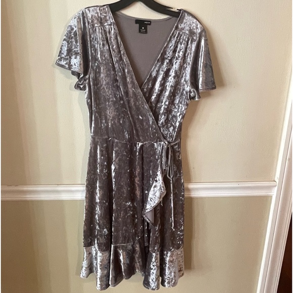 Aqua crushed velvet dress size medium worn once. In excellent condition - Picture 1 of 3